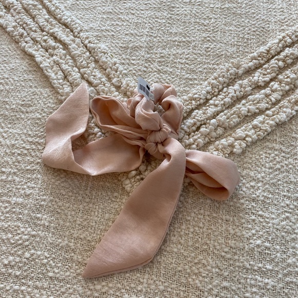 free with bundle! UO satin hair scrunchie! - Picture 4 of 4